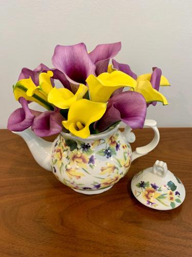 Part of the tea pots project, the simple, single flower choice that matched the colors of the tea pot made its design stand out.